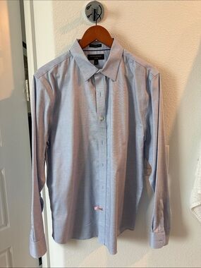 Banana Republic Men's Light Blue Dress Shirt - Classic Button-Up